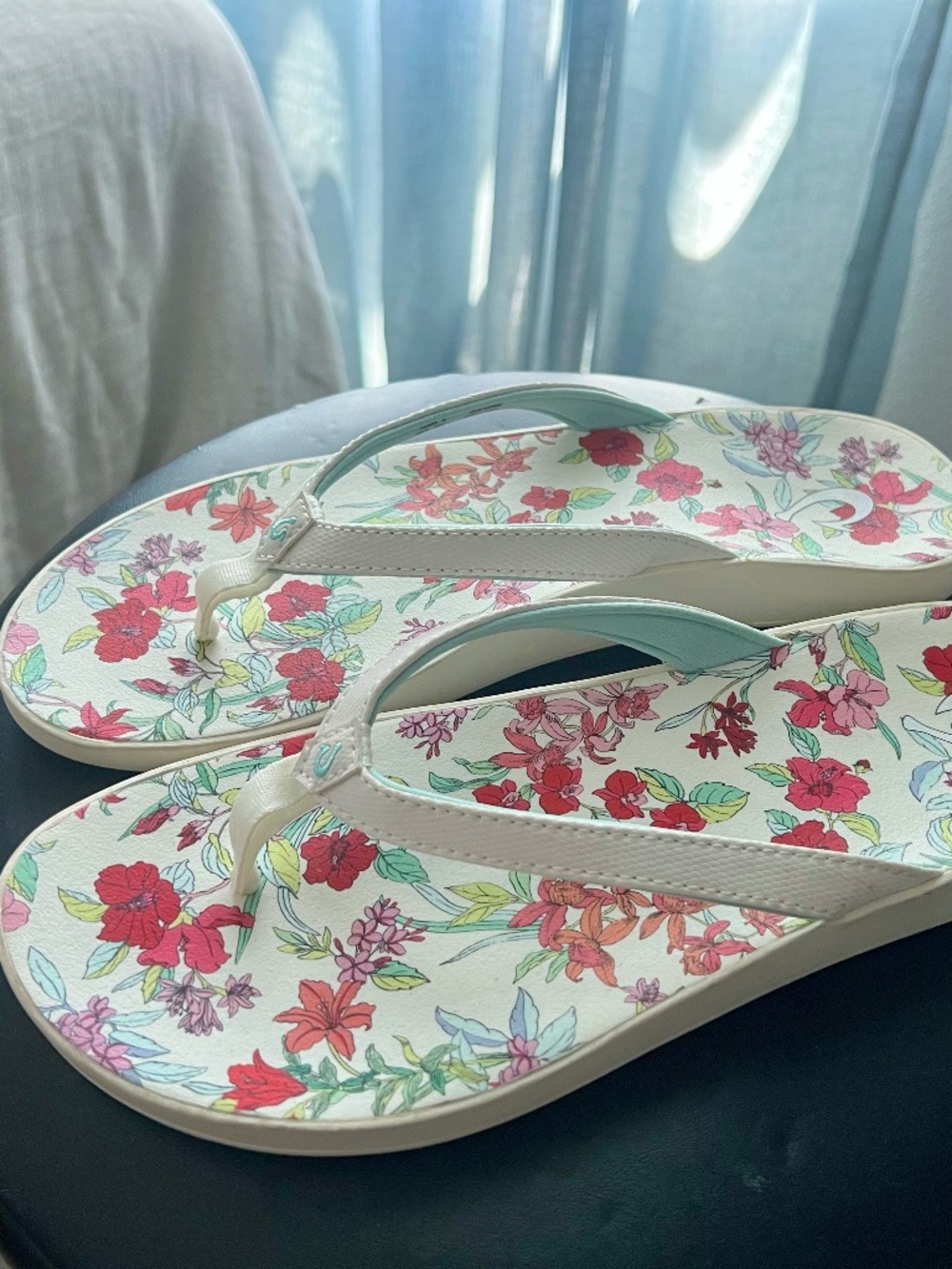 Olukai Sandals, Worn once, Size 7